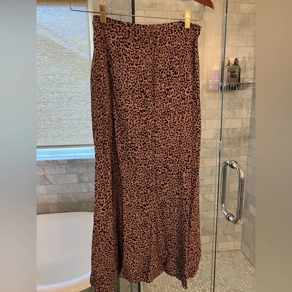 Reformation Bea Skirt in size 2. Never worn. - Picture 2 of 6